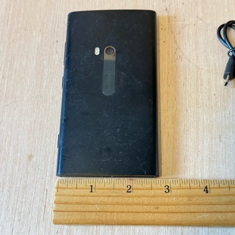 Nokia Carl Zeiss Tessar 2.0/26 AT&T Smartphone Turns On PARTS REPAIR ONLY Read!